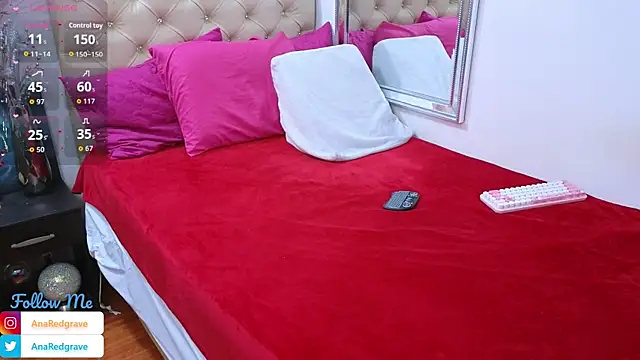 Snapshot of AnnaRedgrave chatting on 03.01.26 AnnaRedgrave online show from 03.01.26