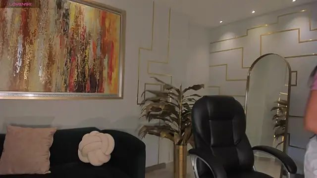 LizzHamilton   online show from 02.28.26