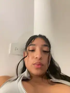 Snapshot of Bellafr chatting on 01.04.25 Bellafr online show from 01.04.25