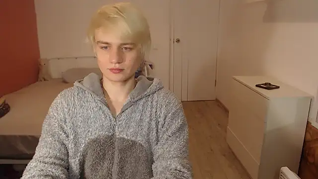 Snapshot of Oliver_sweet_ chatting on 12.22.25 Oliver sweet online show from 12.22.25