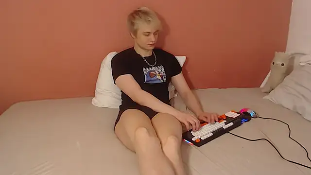 Oliver sweet  online show from 04.19.26