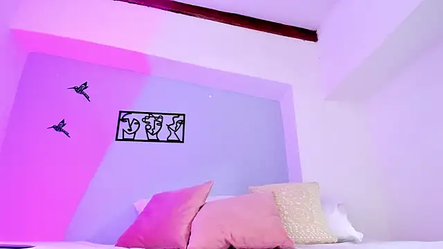 Snapshot of Laura_Torres18 chatting on 02.13.25 Laura Torres18 online show from 02.13.25