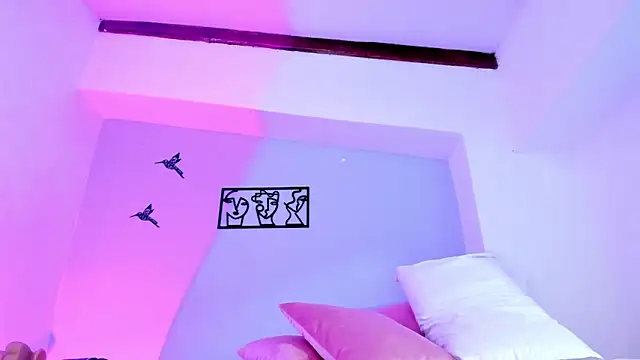 Snapshot of Laura_Torres18 chatting on 02.15.25 Laura Torres18 online show from 02.15.25