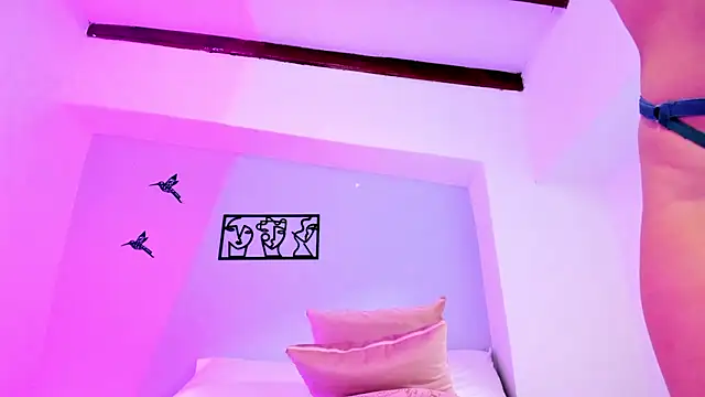 Snapshot of Laura_Torres18 chatting on 03.11.25 Laura Torres18 online show from 03.11.25