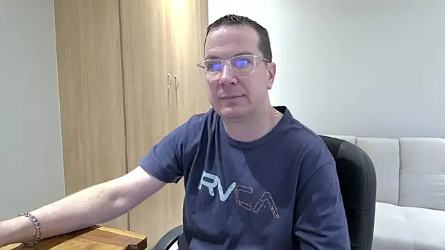 BrettJ81 online show from 10.21.25