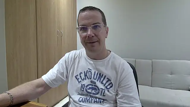 BrettJ81 online show from 04.22.26