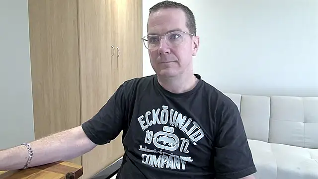 Snapshot of BrettJ81 chatting on 04.27.26 BrettJ81 online show from 04.27.26