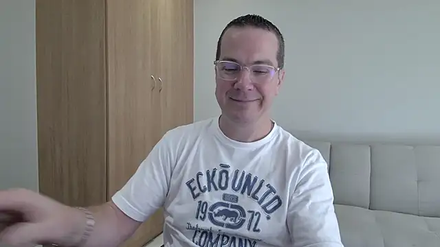 Snapshot of BrettJ81 chatting on 05.01.26 BrettJ81 online show from 05.01.26