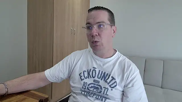 Snapshot of BrettJ81 chatting on 05.03.26 BrettJ81 online show from 05.03.26