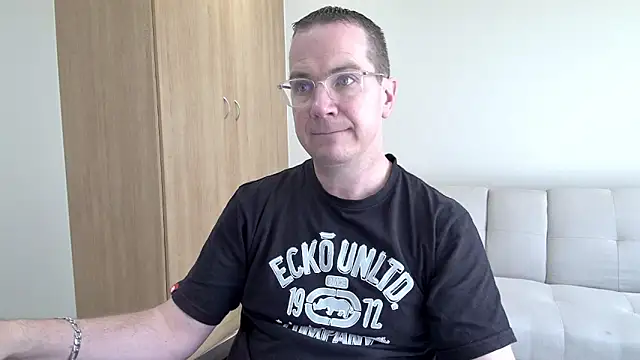 Snapshot of BrettJ81 chatting on 05.30.26 BrettJ81 online show from 05.30.26