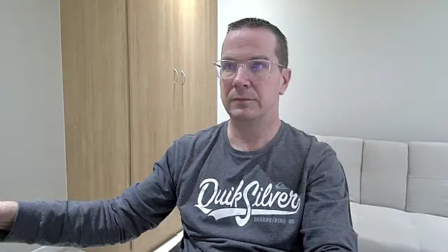 Snapshot of BrettJ81 chatting on 06.08.26 BrettJ81 online show from 06.08.26