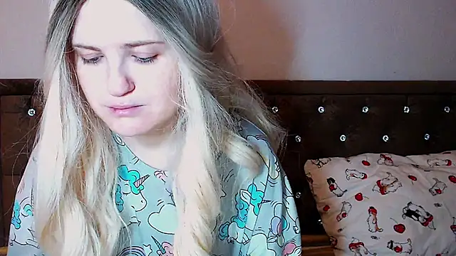 Snapshot of Sara4uu chatting on 11.09.25 Sara4uu online show from 11.09.25