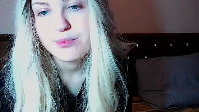 Sara4uu online show from 12.15.25