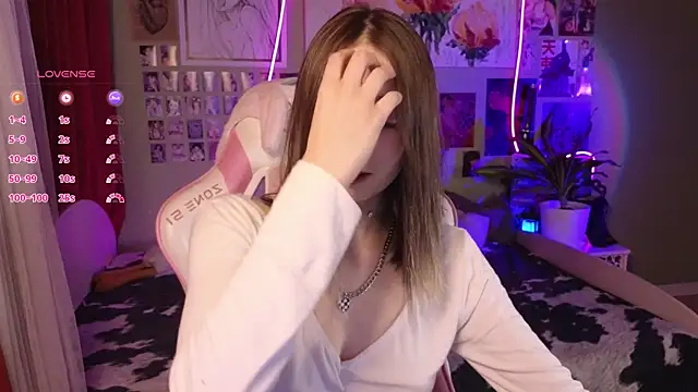 Evie Ro online show from 04.24.26