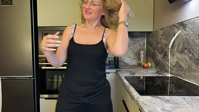 mommy nadin online show from 10.13.25