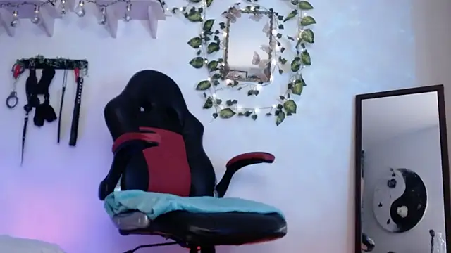 Snapshot of Eve_Blue77 chatting on 02.11.25 Eve Blue77 online show from 02.11.25