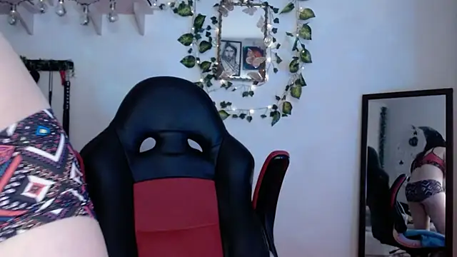 Snapshot of Eve_Blue77 chatting on 02.13.25 Eve Blue77 online show from 02.13.25