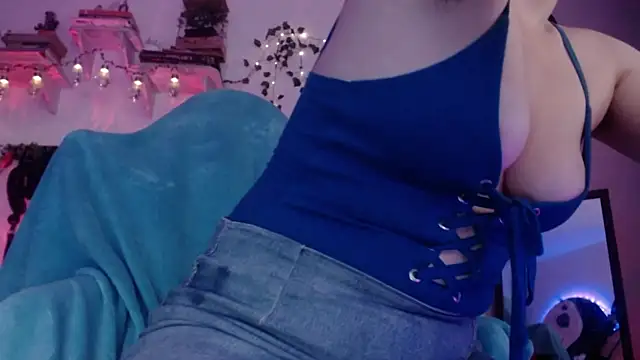 Snapshot of Eve_Blue77 chatting on 09.12.25 Eve Blue77 online show from 09.12.25