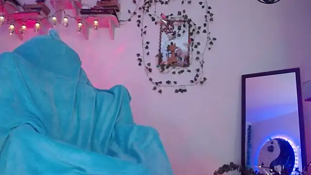 Snapshot of Eve_Blue77 chatting on 09.14.25 Eve Blue77 online show from 09.14.25