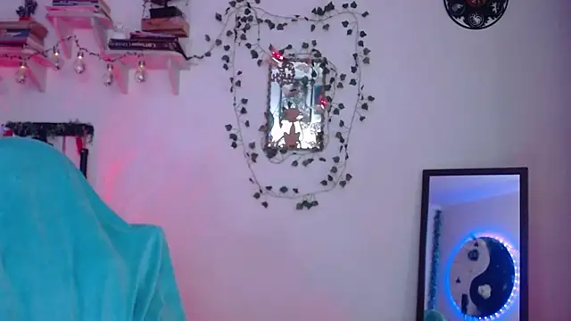 Snapshot of Eve_Blue77 chatting on 10.09.25 Eve Blue77 online show from 10.09.25