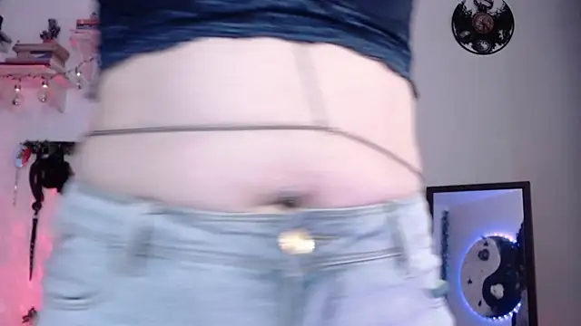 Snapshot of Eve_Blue77 chatting on 10.17.25 Eve Blue77 online show from 10.17.25