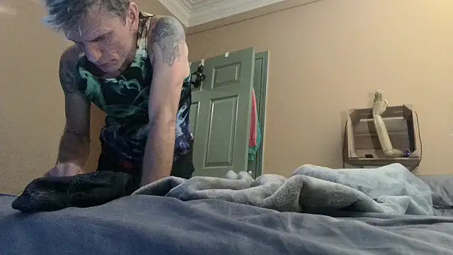 Snapshot of leahcimnikral chatting on 11.14.25 leahcimnikral online show from 11.14.25