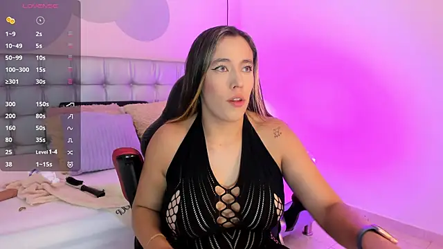 Snapshot of pervert_lizza chatting on 02.08.25 pervert lizza online show from 02.08.25