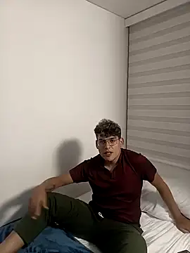 Snapshot of dom2travelersss chatting on 01.16.25 dom2travelersss online show from 01.16.25