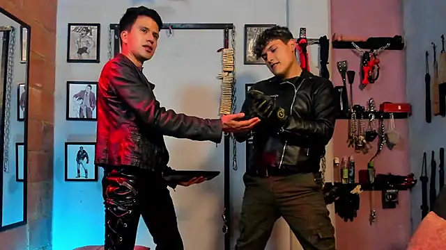 Snapshot of dom2travelersss chatting on 01.27.25 dom2travelersss online show from 01.27.25