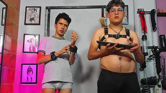 Snapshot of dom2travelersss chatting on 02.20.25 dom2travelersss online show from 02.20.25