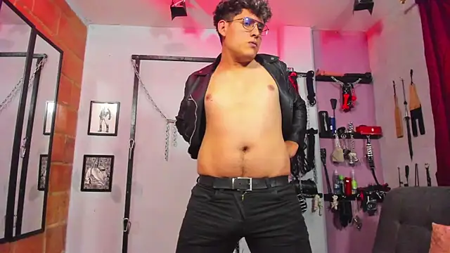 Snapshot of dom2travelersss chatting on 03.02.25 dom2travelersss online show from 03.02.25