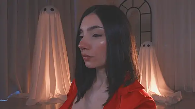 Snapshot of AmyArmstrong chatting on 10.24.25 AmyArmstrong online show from 10.24.25