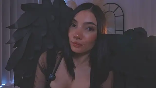 Snapshot of AmyArmstrong chatting on 10.27.25 AmyArmstrong online show from 10.27.25