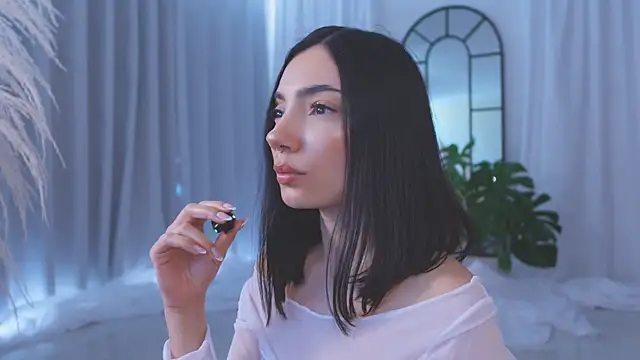 Snapshot of AmyArmstrong chatting on 11.21.25 AmyArmstrong online show from 11.21.25