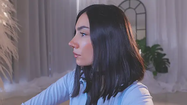 Snapshot of AmyArmstrong chatting on 11.22.25 AmyArmstrong online show from 11.22.25