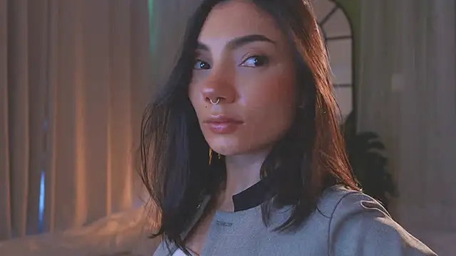 Snapshot of AmyArmstrong chatting on 11.28.25 AmyArmstrong online show from 11.28.25