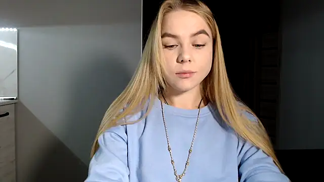 Snapshot of Sunbeam_ chatting on 12.11.24 Sunbeam online show from 12.11.24