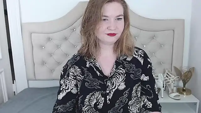 Snapshot of LaraDream chatting on 12.28.24 LaraDream online show from 12.28.24