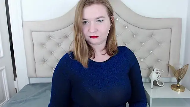 Snapshot of LaraDream chatting on 12.31.24 LaraDream online show from 12.31.24