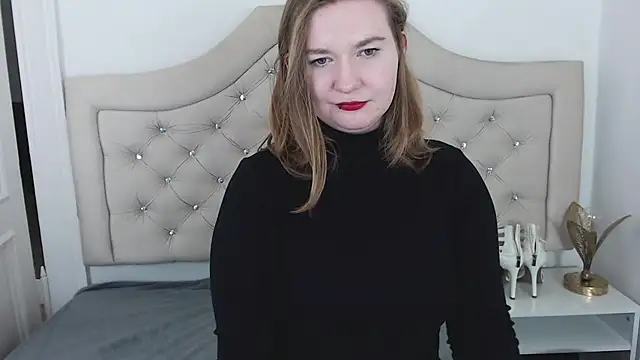 Snapshot of LaraDream chatting on 01.18.25 LaraDream online show from 01.18.25