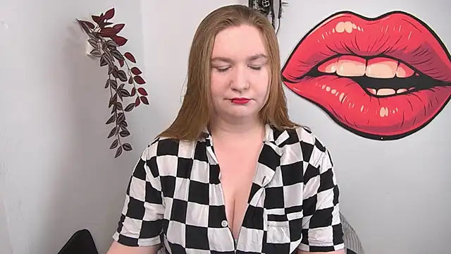 Snapshot of LaraDream chatting on 04.27.26 LaraDream online show from 04.27.26