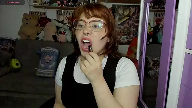 Snapshot of soficammy chatting on 12.19.24 soficammy online show from 12.19.24