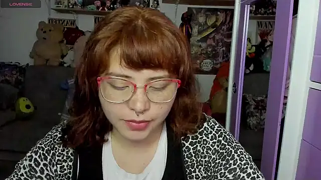 Snapshot of soficammy chatting on 12.19.24 soficammy online show from 12.19.24