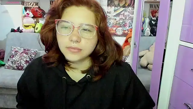 Snapshot of soficammy chatting on 12.22.24 soficammy online show from 12.22.24