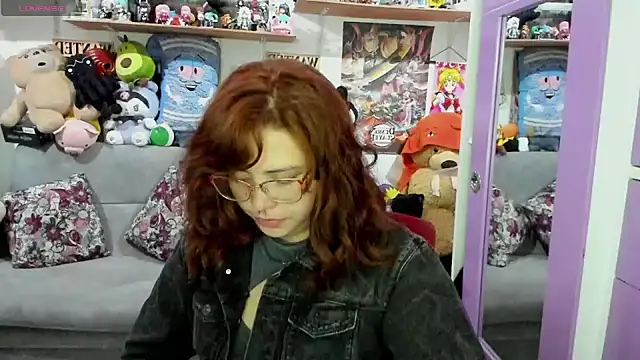 Snapshot of soficammy chatting on 01.28.25 soficammy online show from 01.28.25