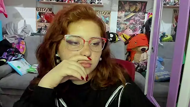 Snapshot of soficammy chatting on 03.04.25 soficammy online show from 03.04.25