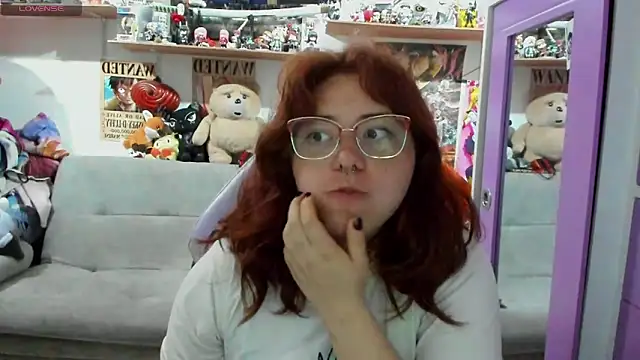 Snapshot of soficammy chatting on 03.17.25 soficammy online show from 03.17.25