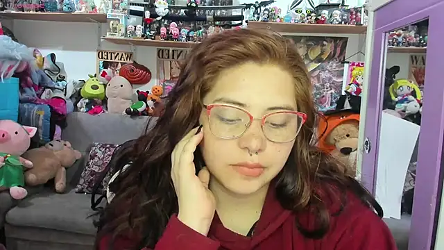 Snapshot of soficammy chatting on 10.20.25 soficammy online show from 10.20.25