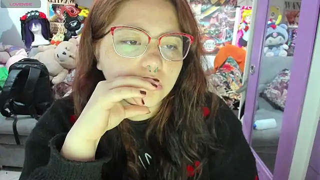 Snapshot of soficammy chatting on 11.19.25 soficammy online show from 11.19.25