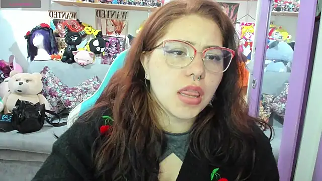 Snapshot of soficammy chatting on 11.20.25 soficammy online show from 11.20.25